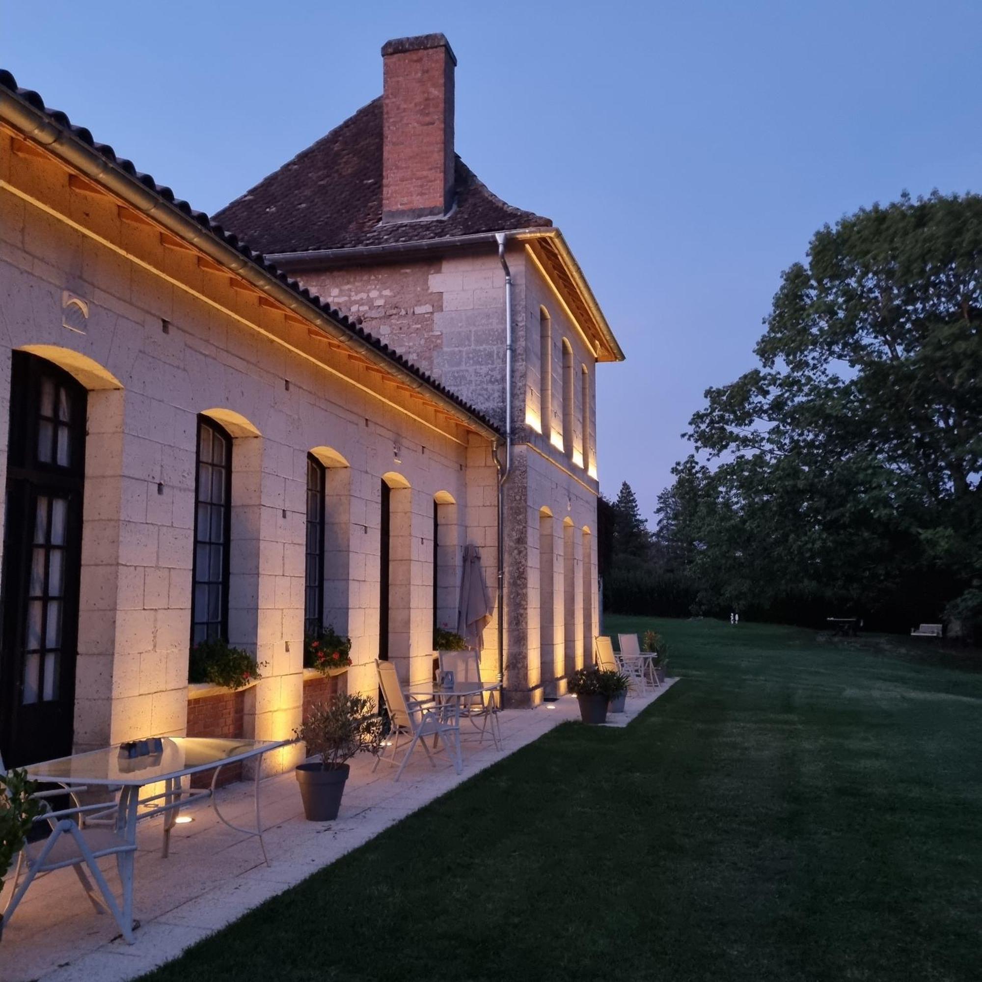 Château Neuf Le Désert Le Pizou Esterno foto