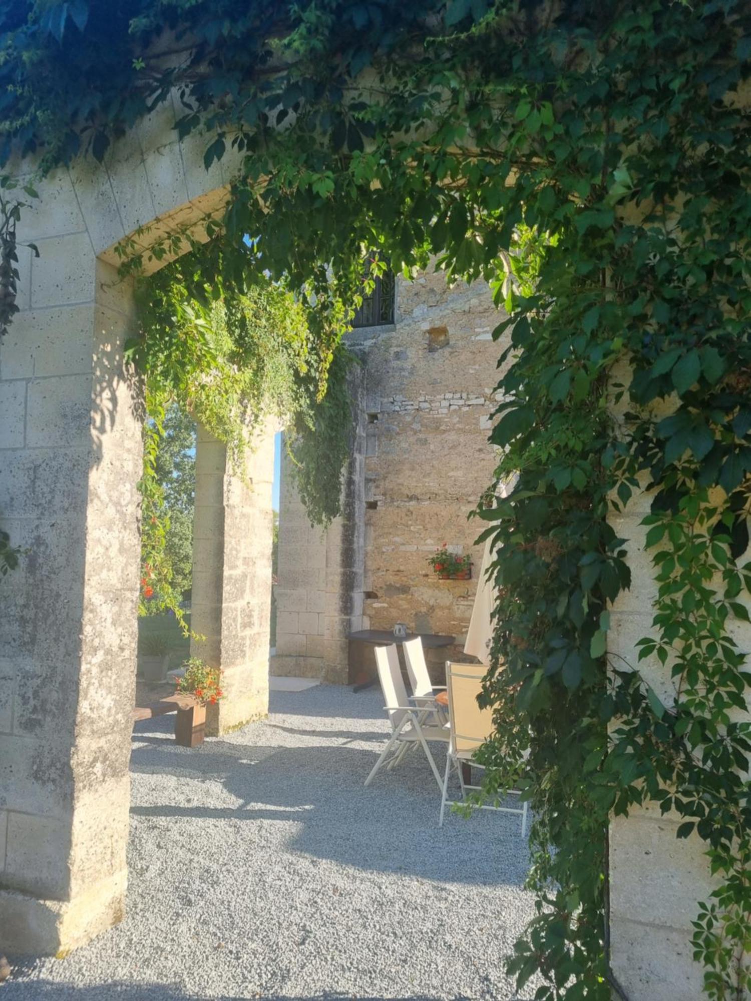 Appartamento Château Neuf Le Désert Le Pizou Esterno foto