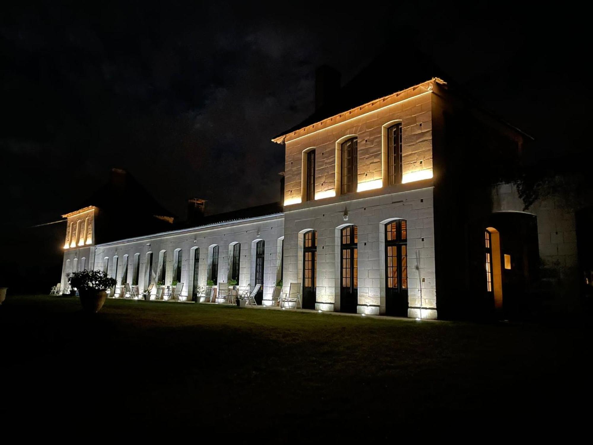 Château Neuf Le Désert Le Pizou Esterno foto