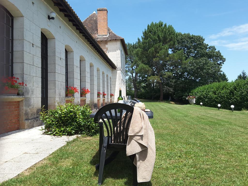 Appartamento Château Neuf Le Désert Le Pizou Esterno foto