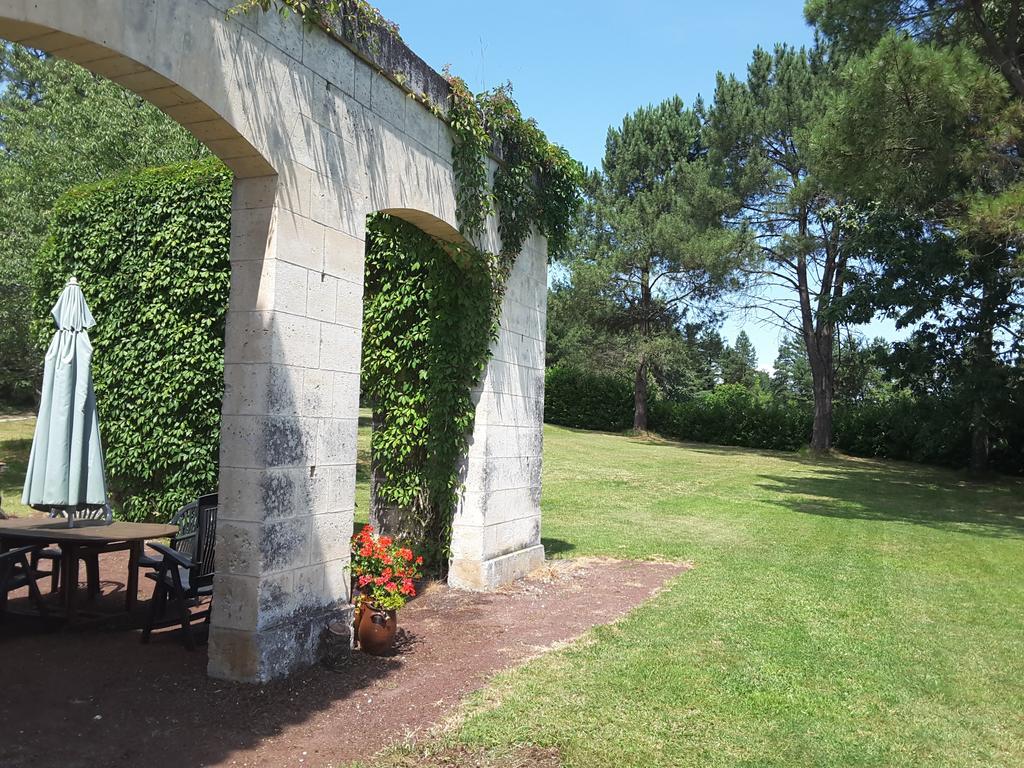 Appartamento Château Neuf Le Désert Le Pizou Esterno foto