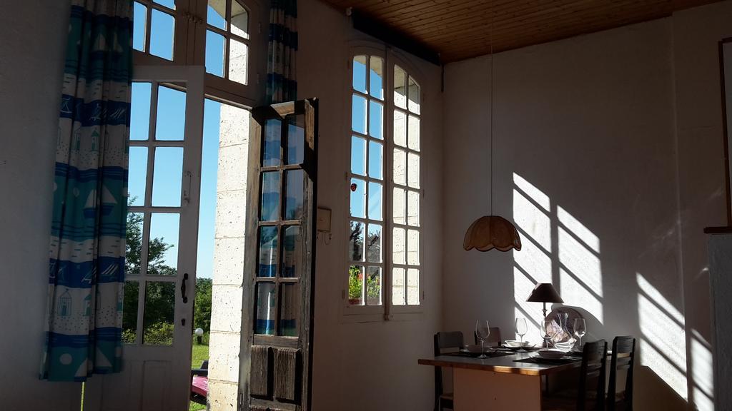 Château Neuf Le Désert Le Pizou Esterno foto